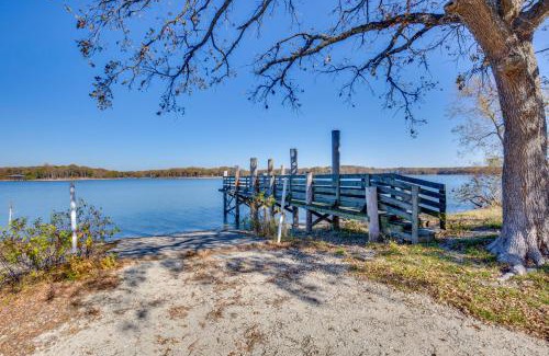 Quinlan House | Boat Ramp and Fire Pit Lake Tawakoni Group Retreat!