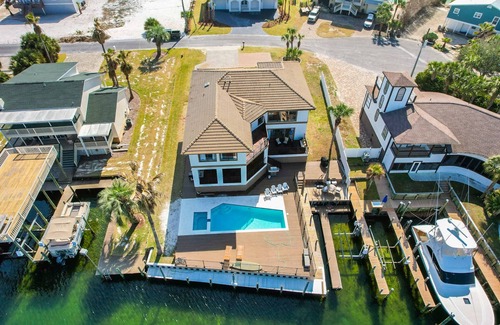 Holiday Isle House | Boater's Beach House in Paradise on the Water - Ocean Access - Sleeps 12