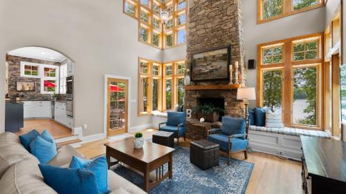 Lake Norman of Catawba House | Boathouse Cove by AvantStay Pool Swim Dock Hot Tub