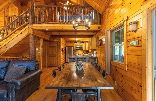 Logan Cabin | Bobcat Bluff-Hocking Hills State Park-Covered Hot Tub-Firepit-Pool Table-WiFi