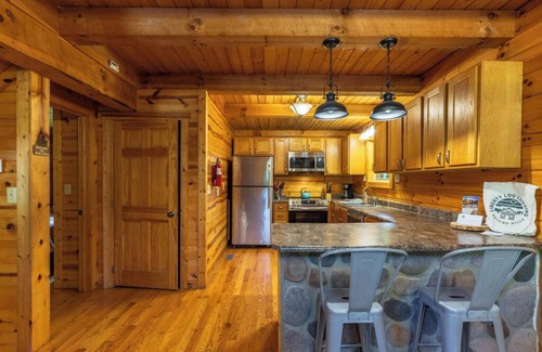 Logan Cabin | Bobcat Bluff-Hocking Hills State Park-Covered Hot Tub-Firepit-Pool Table-WiFi