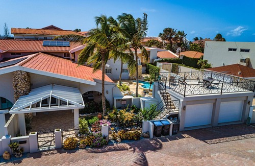 Arashi House | Boca Catalina, 100 Steps to Paradise