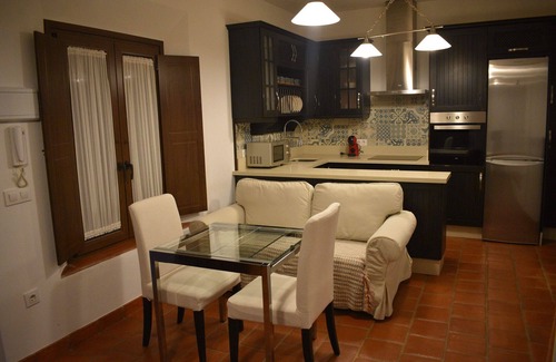 Constantina Apartment | Bodeguetas 1 bedroom with patio pets welcome