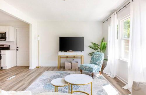 Newton House | Bohemian Retreat Newly Remodeled with New Hot tub