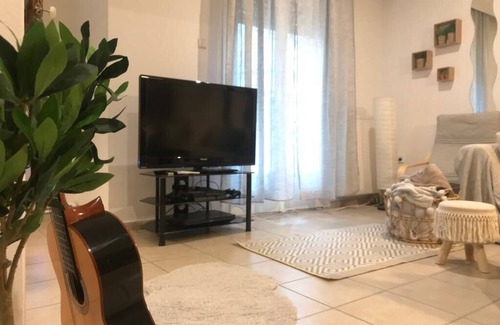 Neapoli-Sykies Apartment | Boho Chic Apartment 2 Bedrooms *Laptop*PS4