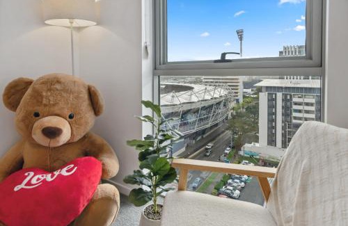 Kangaroo Point Apartment | Boho retreat near The Gabba with stunning views