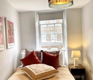 Soho Apartment | Boho room in the heart of SOHO 2, Shared Accommodation