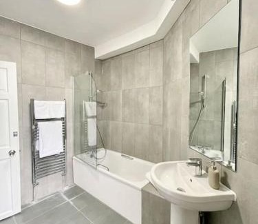 Soho Apartment | Boho room in the heart of SOHO 2, Shared Accommodation