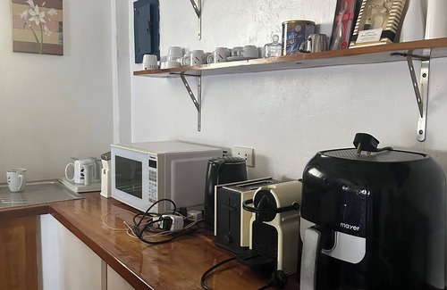 Clarin House | Bohol Beach House Costa Cantagay 4 bdrms for 10-12 pax (beachfront)