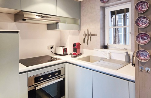 Colmar Centre Ville Apartment | Bois & Velours Équilibre Parfait Entre le Charme Alsacien et le Caractère Déco