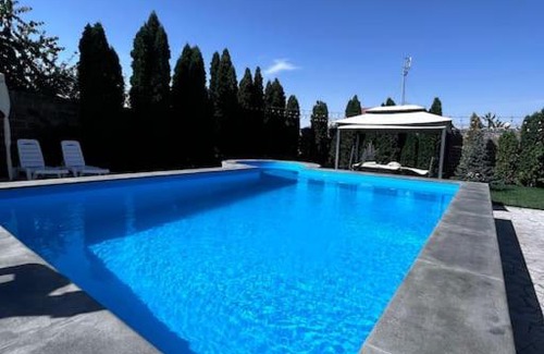 Nor-Nork House | Большой дом с бассейном