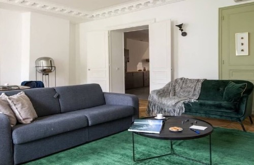 Strasbourg -Saint-Denis Apartment | Bonne Nouvelle Beauty | 200m² of Parisian Elegance Near Opéra