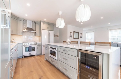 Bonnet Shores House | Bonnet Shores Coastal Chic Retreat, 4 Br, 3.5 Bath, <1 mi to beach