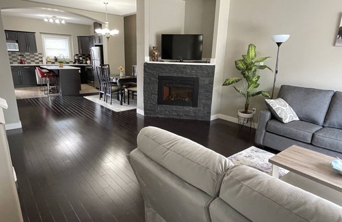 Edmonton House | Bonnie Doon Mill Creek, approximately 10 minutes to downtown and U of A
