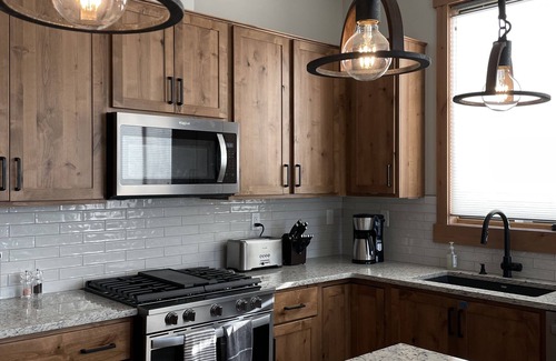 Fraser Condo | Bonus Bunk Room! Private Hot Tub and Walkable to Restaurants and Brewery!