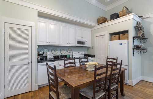 Seaside House | Book Now for Fall Getaways! Cozy Seaside Cottage Duplex! 2 Adult Bikes! Walkable to the Beach!