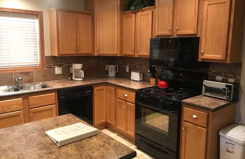 Salida House | Book NOW for Fall Events and Colors! Downtown Salida near Riverside Park!
