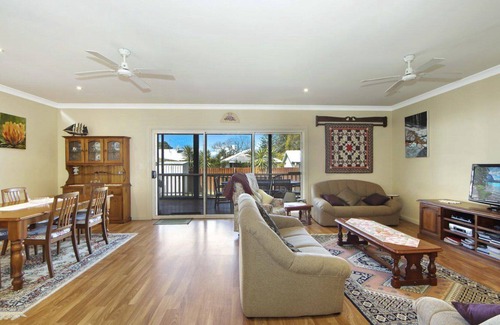 Patonga House | Book Wine & Sinker Pet Friendly