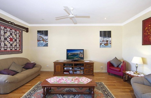Patonga House | Book Wine & Sinker Pet Friendly