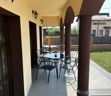 Aninoasa House | BookMeNow