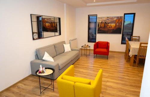 Aninoasa House | BookMeNow