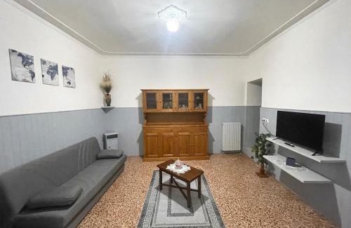 Le Piazze Apartment | Borghetto house with 4 bedrooms, parking and WiFi