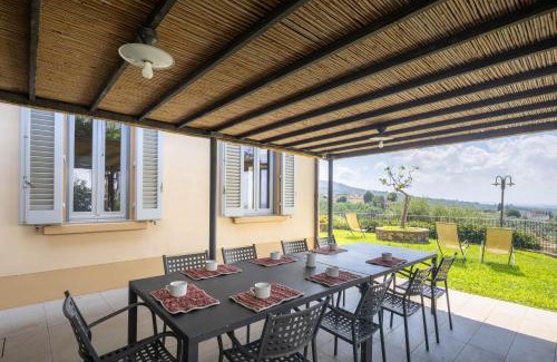 Lamporecchio Villa | Borgo degli Ulivi by VacaVilla