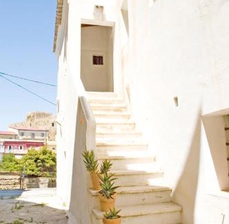 Strongoli House | BORGO PETELIA, Casa Chiarotti, Antica casa con scala esterna