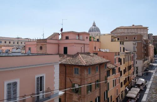 Rione XIV Borgo Apartment | Borgo Pio Private Apartment