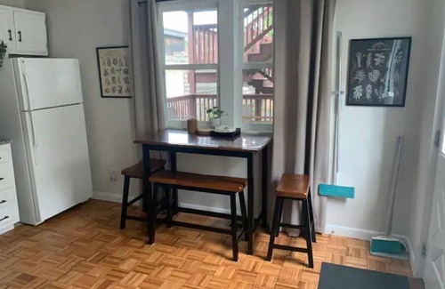 Ward Two Condo | Boston 2bd King Bed near Harvard, MIT, subway near Boston. On-site free Parking