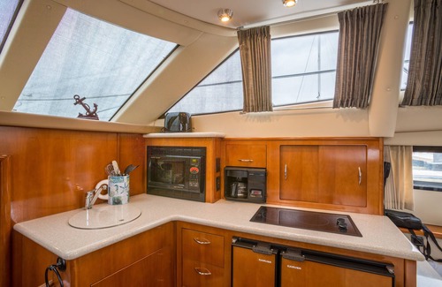 Thompson Square - Bunker Hill Boat Rental | Boston Harbor Yacht, AC/Heat, Walk to North End WiFi