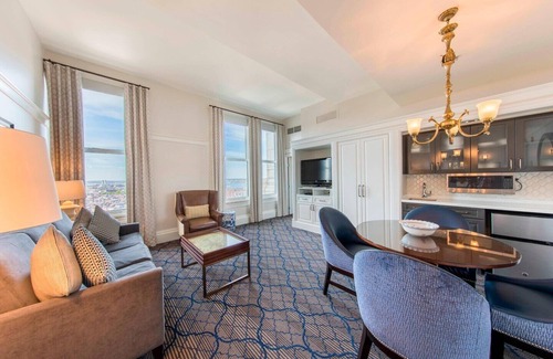 Downtown Boston Villa | Boston Marriott Custom House ~ Downtown Suite with views of the city and harbor