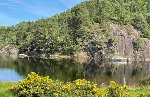Risor Apartment | Bosvik Gård, nyrenovert leilighet i hovedhus fra 1756