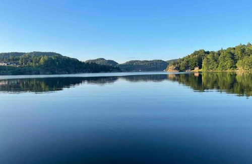 Risor Apartment | Bosvik Gård, nyrenovert leilighet i hovedhus fra 1756