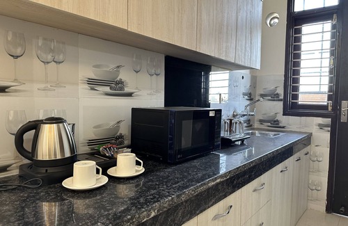 DLF Phase 5 Apartment | Botanical Oasis in the center of the City - Plum Tree Hotels