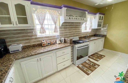 Apple Hall House | Bottom Bay Beach Villa 4Bd 4.5bath, Air conditioning, Wi-Fi, kitchen