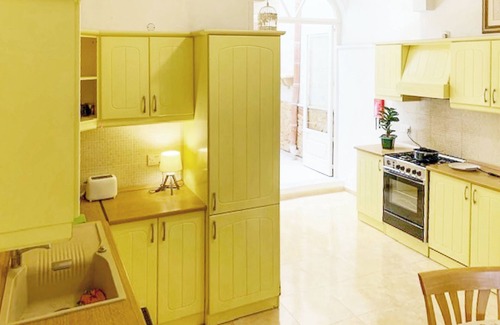 Cospicua House | Bougainvillea Breeze & Marina View, Cospicua, Malta