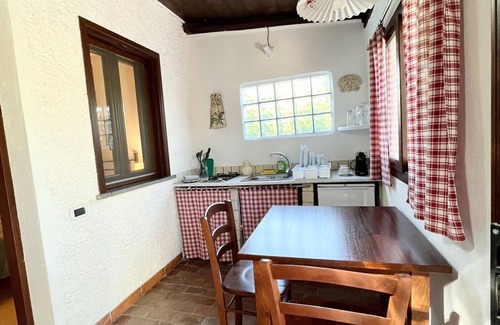 Panza Apartment | "Bougainvillea cottage" with garden, swimming pool and spa hot tub