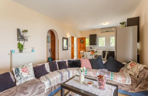 Gimari Villa | Bougainvillea - Three Bedroom Villa, Sleeps 8