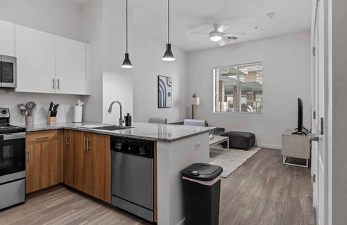 Tempe Apartment | Boulevard Stays Modern Tempe 1BR ASU Pool, Gym 02