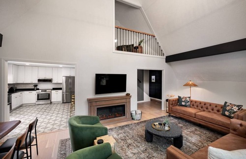 Frankfort Apartment | Bourbon Trail*River Views*Hot Tub*Sauna*EVSE*WiFi