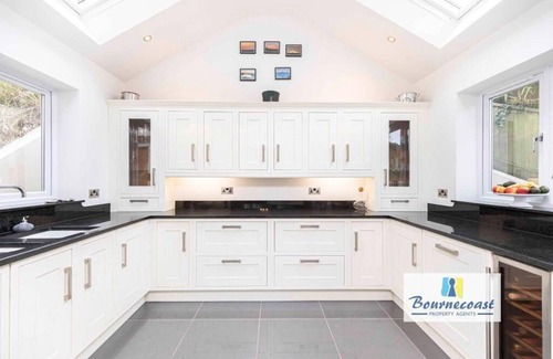 Canford Cliffs House | BOURNECOAST: MODERN FAMILY HOME IN A GOOD LOCATION NEAR BEACH AND SHOPS - HB9556