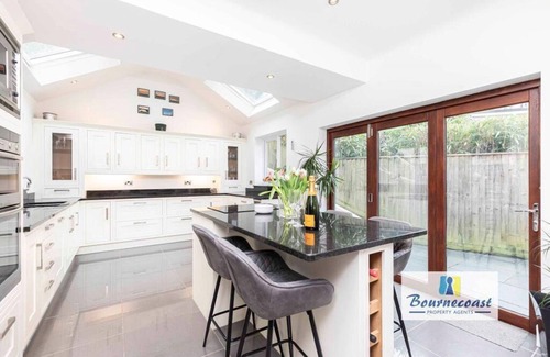 Canford Cliffs House | BOURNECOAST: MODERN FAMILY HOME IN A GOOD LOCATION NEAR BEACH AND SHOPS - HB9556