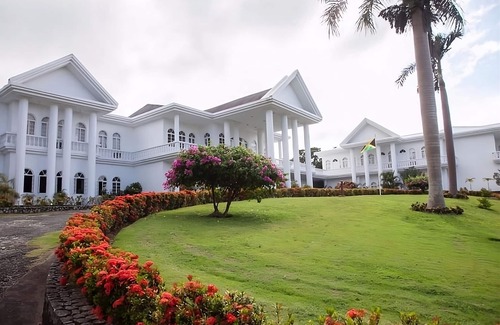 Port Antonio Apartment | Boutique Hotel in Port Antonio, Jamaica! Comes with FREE Parking & Breakfast!