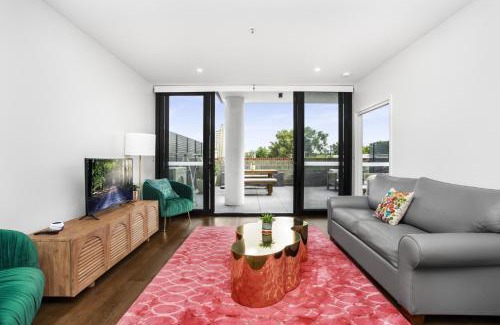 Kingston Apartment | Boutique Unit with Huge Terrace near Cafes & Shops