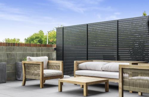 Kingston Apartment | Boutique Unit with Huge Terrace near Cafes & Shops