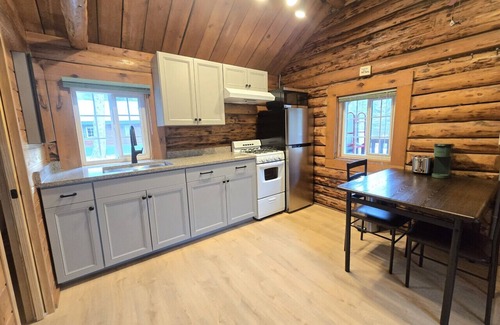 Bear Creek Cabin | Box Canyon "Peterson Cabin" - 1 bed, WIFI