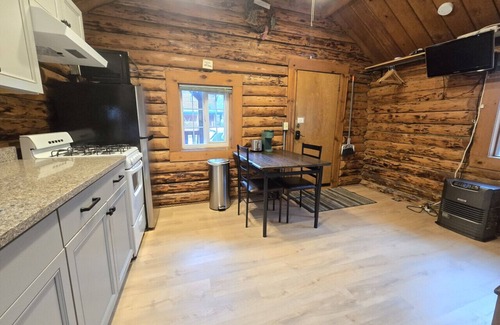 Bear Creek Cabin | Box Canyon "Peterson Cabin" - 1 bed, WIFI