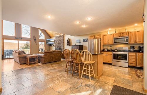 Oakland House | Boxer Overlook | Lake Views, Hot Tub, Mountainside