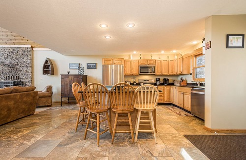 Oakland House | Boxer Overlook | Lake Views, Hot Tub, Mountainside